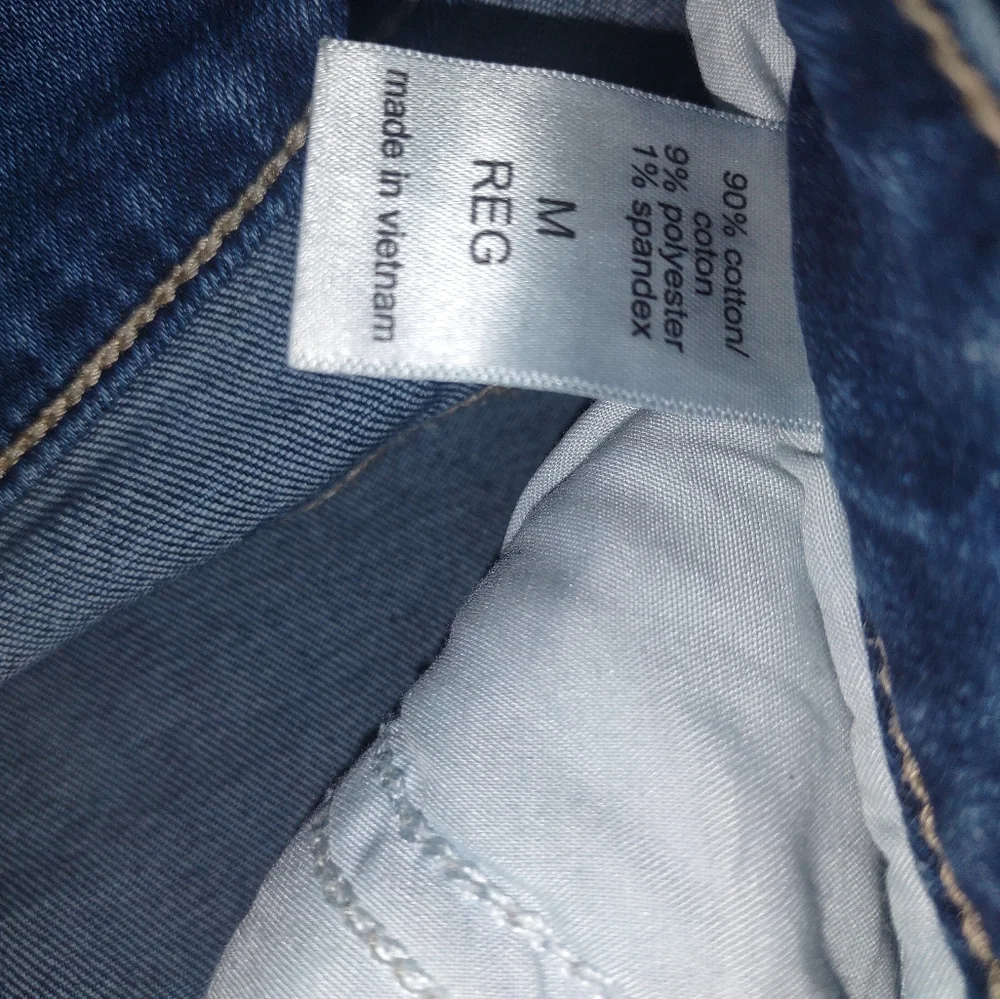Woman's size medium Maurices skinny high rise button fly‎ jean